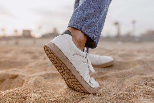 Ein Schuh der Marke Groundies